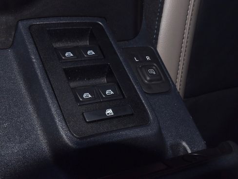 Used 2023 Ford Bronco Wildtrak image 36