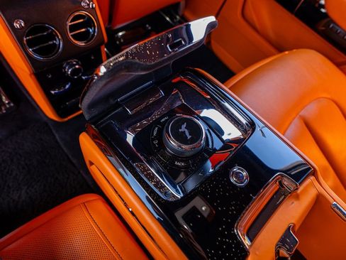 Used 2022 Rolls-Royce Cullinan w/ Technology Package AWD/4WD image 58