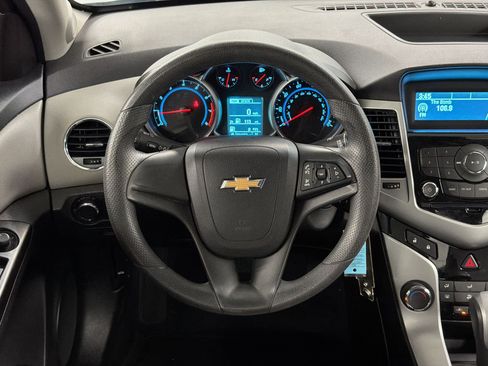 Used 2014 Chevrolet Cruze LS FWD image 22