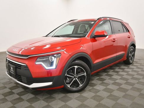 Certified 2025 Kia Niro EX image 2