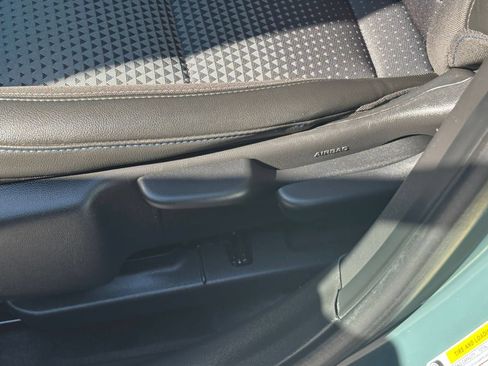 Used 2025 Chevrolet Trax LT FWD image 21