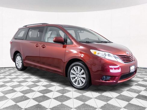 Used 2017 Toyota Sienna LE AWD/4WD image 22