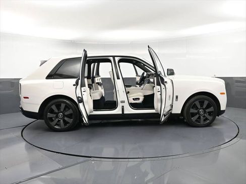 Certified 2022 Rolls-Royce Cullinan w/ Dark Exterior Package AWD/4WD image 40