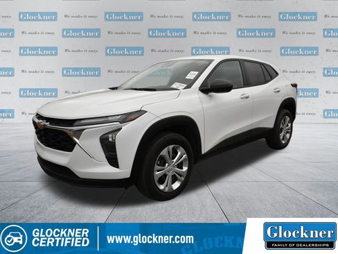 Used 2025 Chevrolet Trax LS image 1