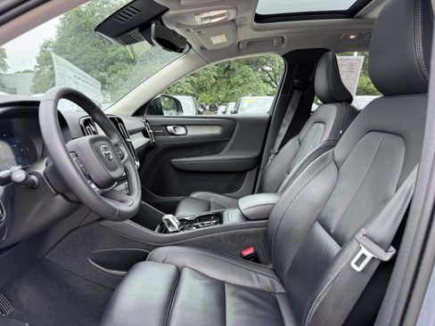 Certified 2023 Volvo XC40 B5 Ultimate w/ Protection Package Premier AWD/4WD image 11