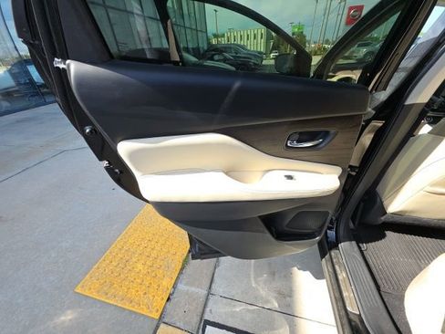 Used 2023 Nissan Murano Platinum w/ Cargo Package image 23