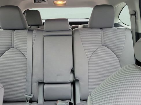 Used 2023 Toyota Highlander LE image 13