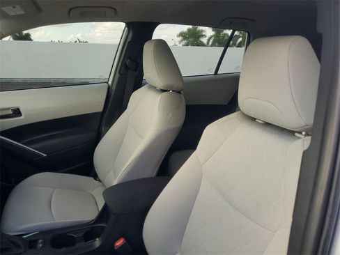 Used 2022 Toyota Corolla Cross L image 16