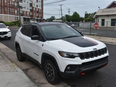 Used 2025 Jeep Compass Trailhawk AWD/4WD image 4