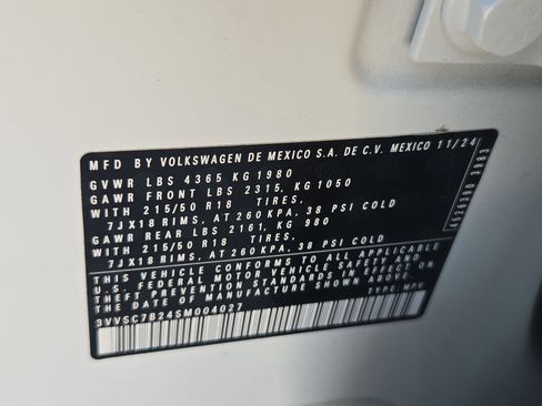 Used 2025 Volkswagen Taos SE image 33