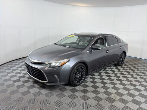 Used 2016 Toyota Avalon Touring FWD image 2