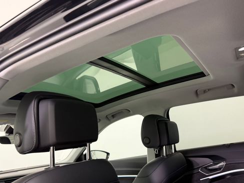 Used 2021 Audi e-tron Prestige w/ Prestige Package image 16