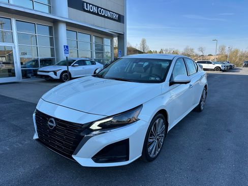 Used 2025 Nissan Altima 2.5 SL image 1