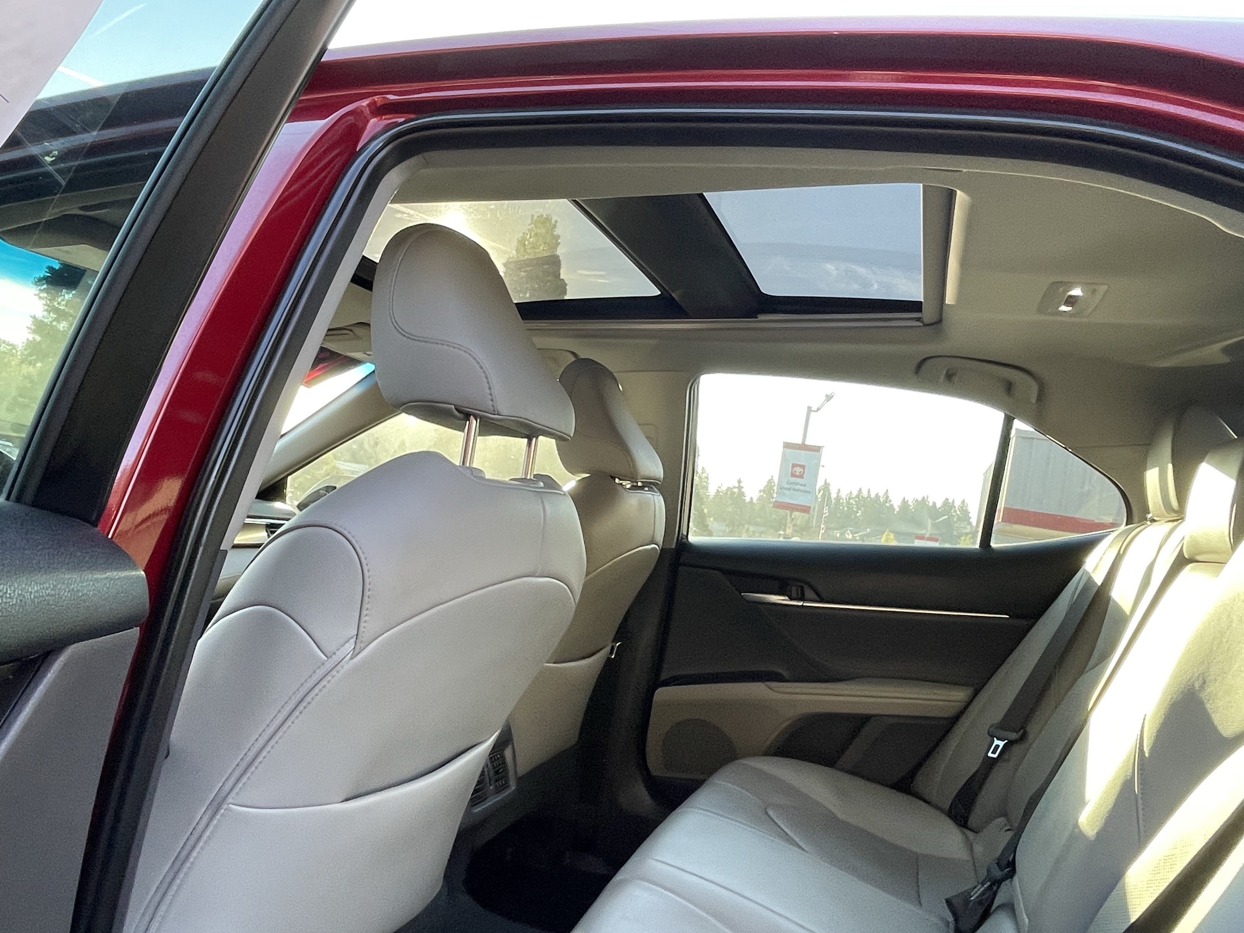 Used 2018 Toyota Camry XSE FWD image 14