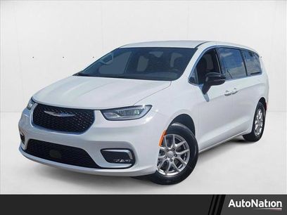 New 2025 Chrysler Pacifica Select