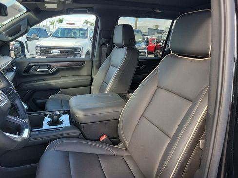 Used 2025 GMC Yukon XL Elevation image 12