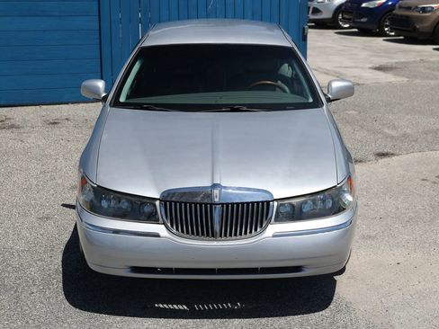 Used 2001 Lincoln Town Car Signature RWD image 11
