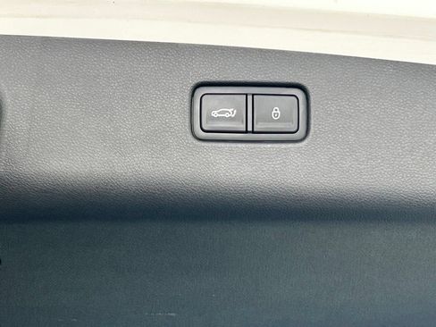 Used 2025 Genesis GV70 2.5T AWD/4WD image 35