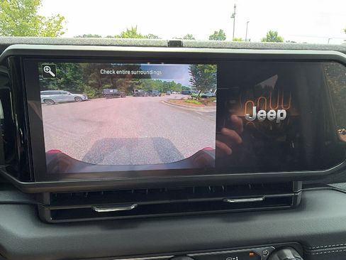 Certified 2026 Jeep Gladiator Rubicon w/ Steel Power Dome Hood Package AWD/4WD image 33