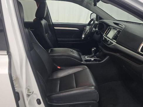 Used 2019 Toyota Highlander XLE AWD/4WD image 6