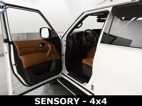 Used 2022 INFINITI QX80 Sensory image 10