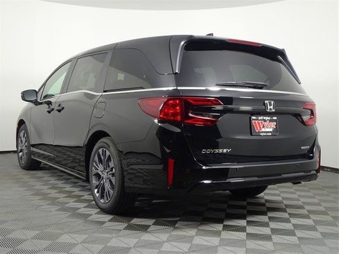 New 2026 Honda Odyssey Touring image 7