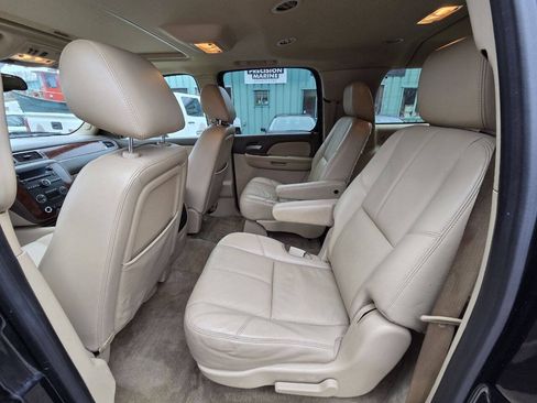Used 2012 Chevrolet Suburban LT w/ Luxury Package AWD/4WD image 17