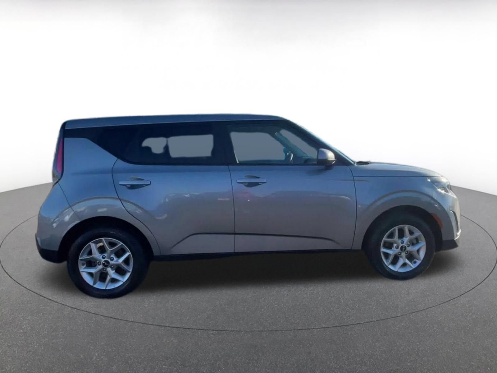 Used 2025 Kia Soul LX w/ LX Technology Package FWD image 15