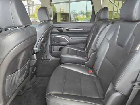 Used 2025 Kia Telluride S FWD image 10