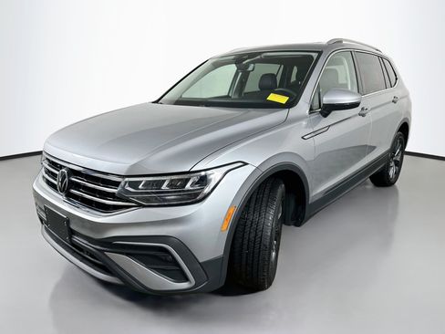 Used 2022 Volkswagen Tiguan SE AWD/4WD image 3