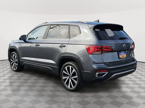 Certified 2022 Volkswagen Taos SE FWD image 7