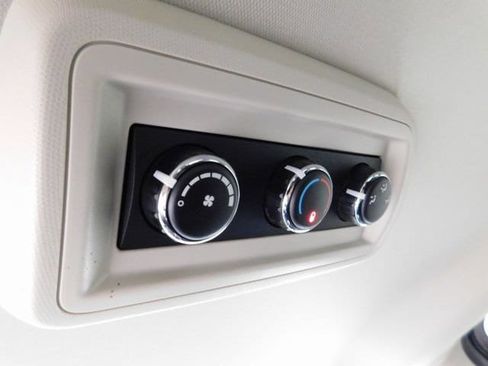 Used 2012 Dodge Grand Caravan SE image 32