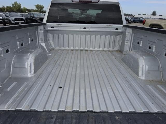 Used 2022 Chevrolet Silverado 1500 Custom RWD image 2