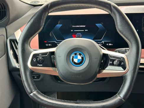 Used 2023 BMW iX xDrive50 AWD/4WD image 18