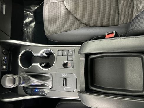 Used 2023 Toyota Highlander L FWD image 13