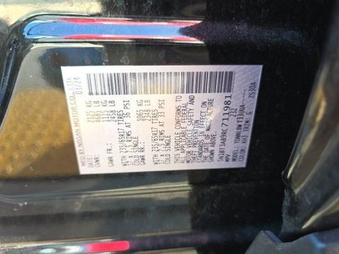 Used 2024 Nissan Rogue S image 30