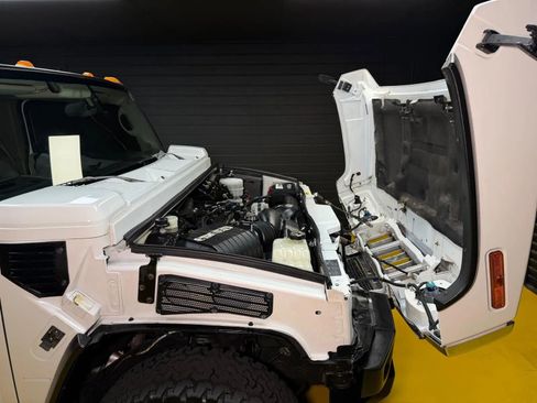 Used 2003 HUMMER H2 w/ Preferred Equipment Group AWD/4WD image 47
