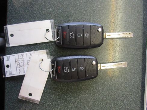 Used 2014 Kia Sorento LX image 19