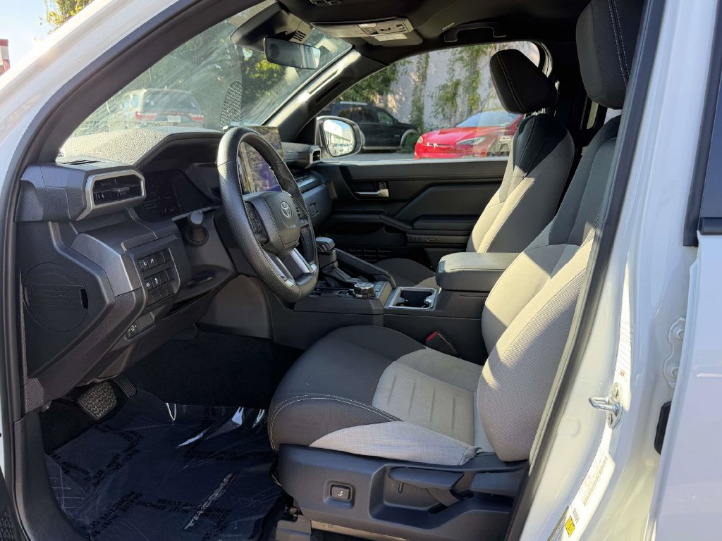 Used 2025 Toyota Tacoma TRD Off-Road AWD/4WD image 16