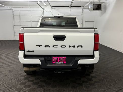 Used 2024 Toyota Tacoma TRD Off-Road AWD/4WD image 10