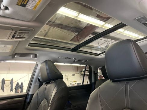 Used 2020 Toyota Highlander Platinum AWD/4WD image 25