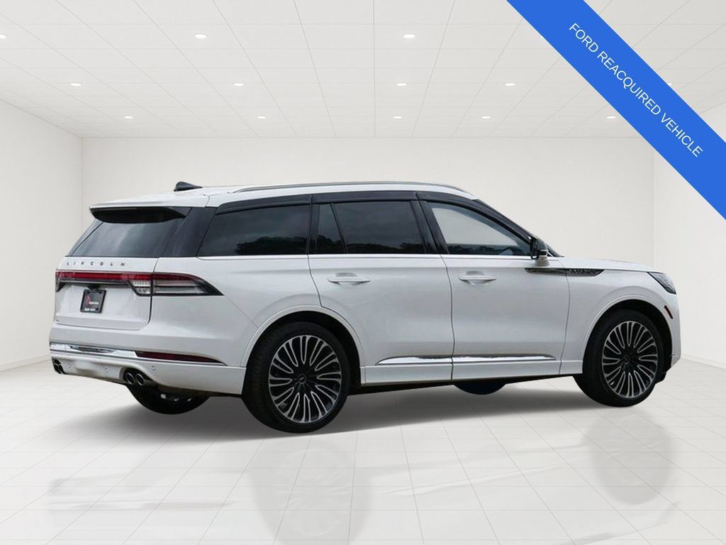 Used 2025 Lincoln Aviator Black Label AWD/4WD image 3