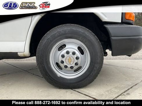 Used 2013 Chevrolet Express 3500 Extended image 9