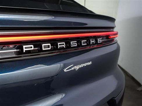 Certified 2026 Porsche Cayenne Coupe image 34