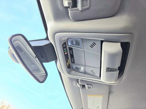 Used 2023 GMC Terrain SLE w/ Driver Convenience Package image 32