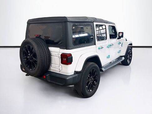 Used 2018 Jeep Wrangler Unlimited Sahara image 6