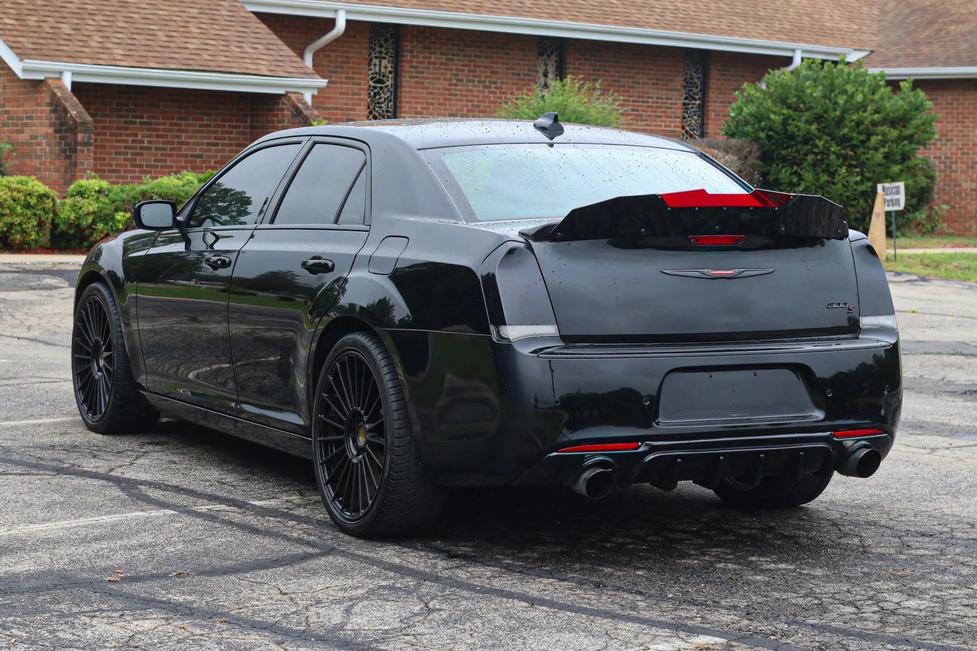 Used 2023 Chrysler 300 S RWD image 4