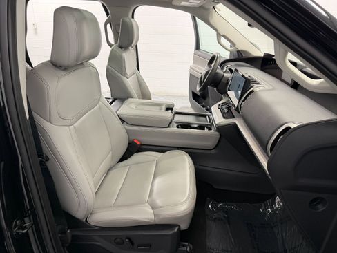 Used 2025 Ford Expedition Active AWD/4WD image 16