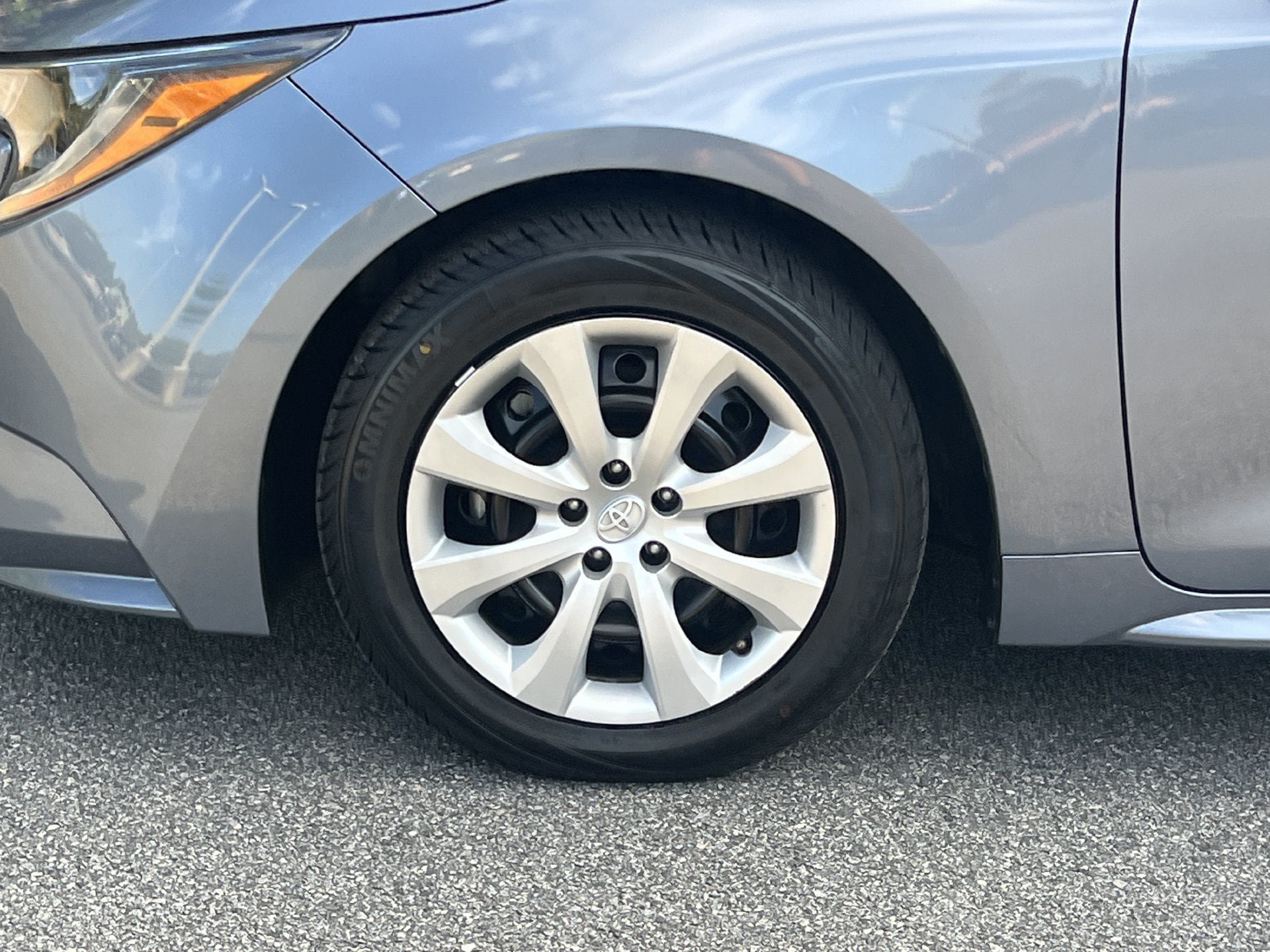 Used 2024 Toyota Corolla LE FWD image 29