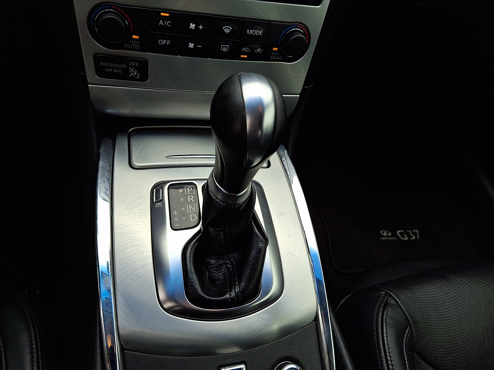 Used 2013 INFINITI G37 Convertible w/ Premium Pkg RWD image 15